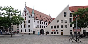 Münchner Stadtmuseum: Gebäude, Dauerausstellungen, Sammlungen