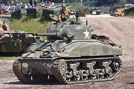 ไฟล์:M4A1(75) Sherman ‘USA3038210’ “HAVOC” (49902092323).jpg