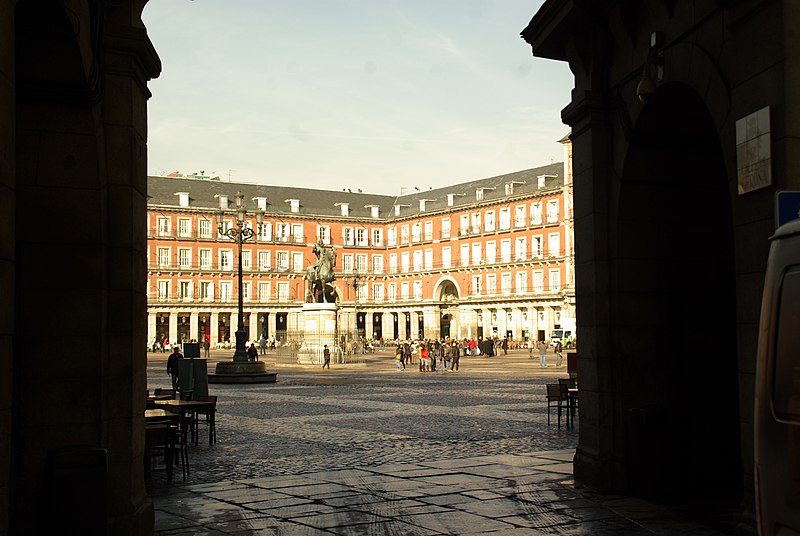 File:MADRID E.S.U. ARTECTURA-CALLE DE GERONA (COMENTADA) - panoramio - Concepcion AMAT ORTA… (8).jpg