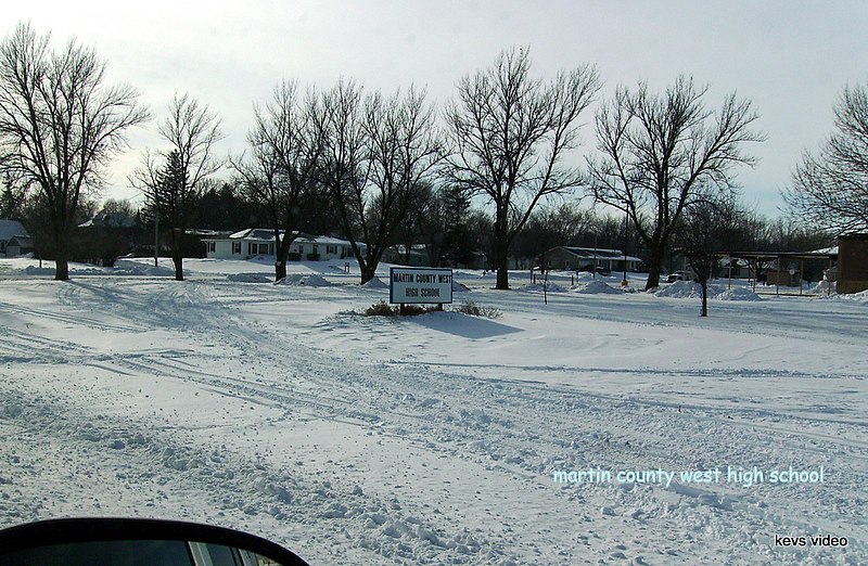 File:MCW high school - panoramio.jpg