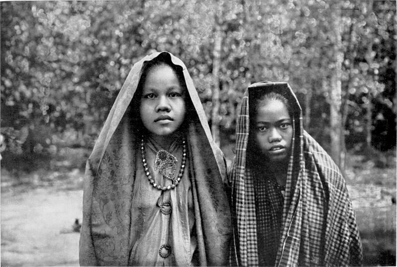 File:Malaiische Frauen aus Sumatra.jpg