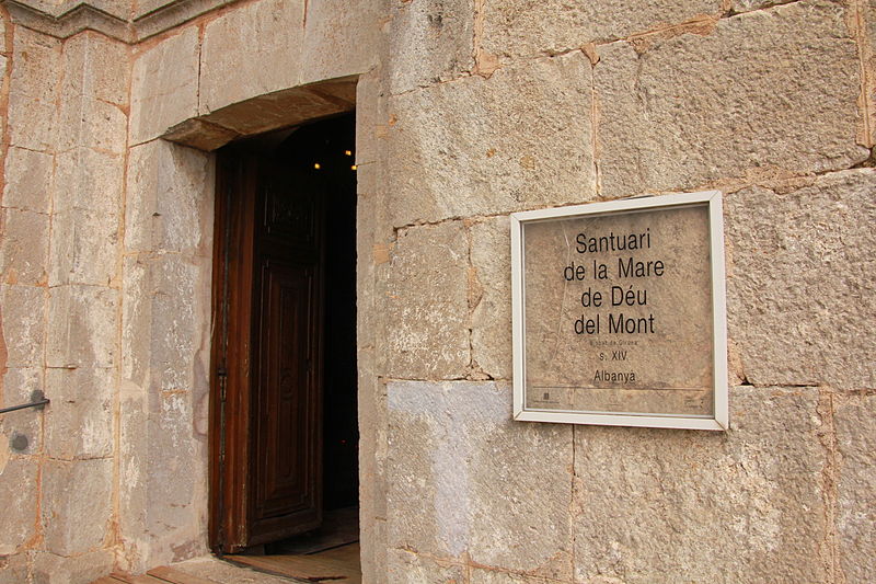 File:Mare de Déu del Mont - santuari entrada 2.JPG