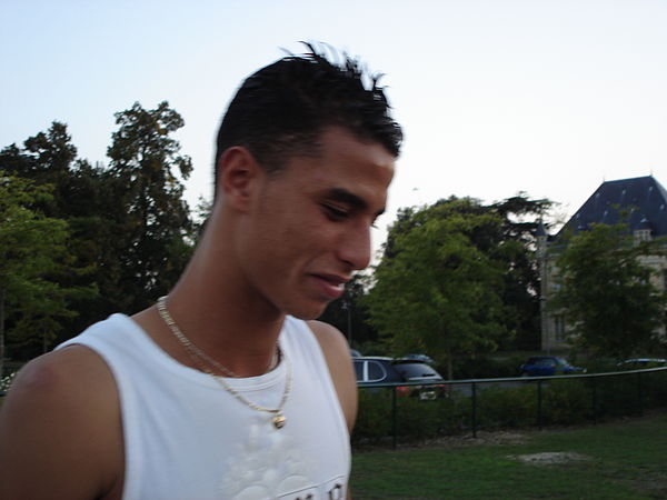 Chamakh signing autographs in 2005