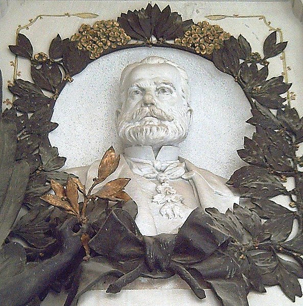 File:Mausoleo de Antonio Ríos Rosas 03.jpg