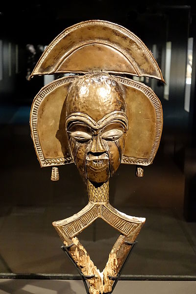 File:Mbulu viti reliquary figure, Gabon or Congo Republic, Mindassa or Bawumbu, 19th or 20th century AD, wood, brass, copper - Ethnological Museum, Berlin - DSC02235.JPG