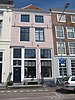 Huis met geverfde lijstgevel