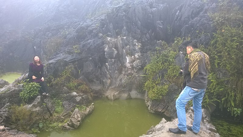 File:Misty mountains and hills in the Ha Giang province in 2014 42.jpg