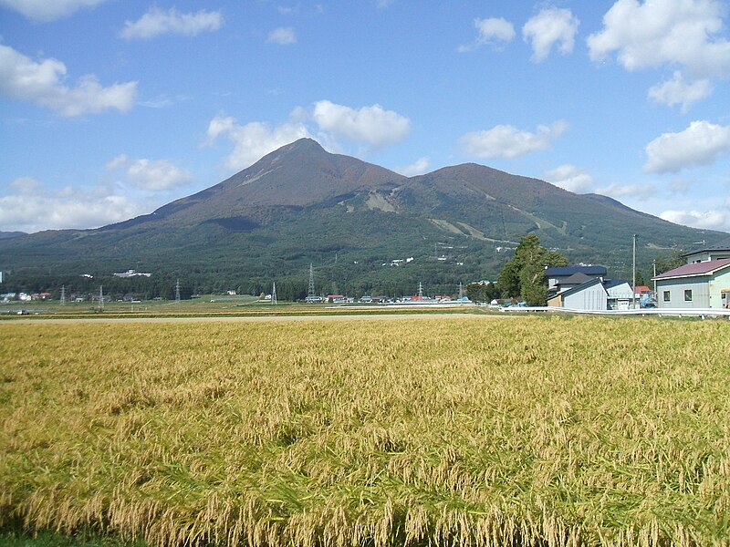 File:Mount Bandai in Autumn.jpg