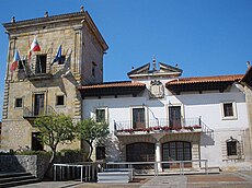 Muriedas (Camargo) - Palacio del Marqués de Villapuente (Ayuntamiento de Camargo) 2.jpg