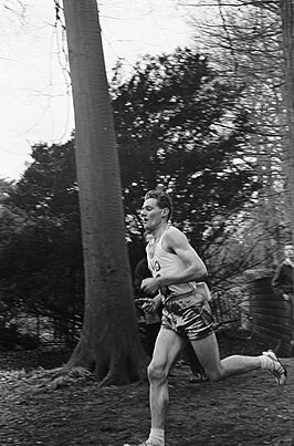 Nijstad wint de NK veldlopen in 1965.