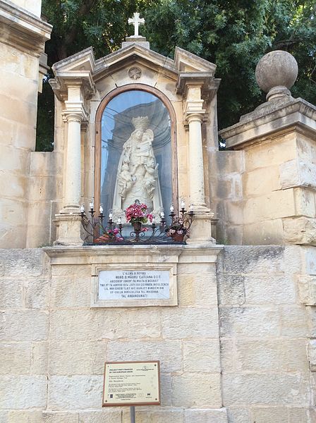 File:Niche of Our Lady of the Abandoned, Balzan.jpg