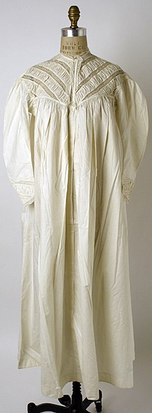 File:Nightgown MET CI37.41.1 F.jpg