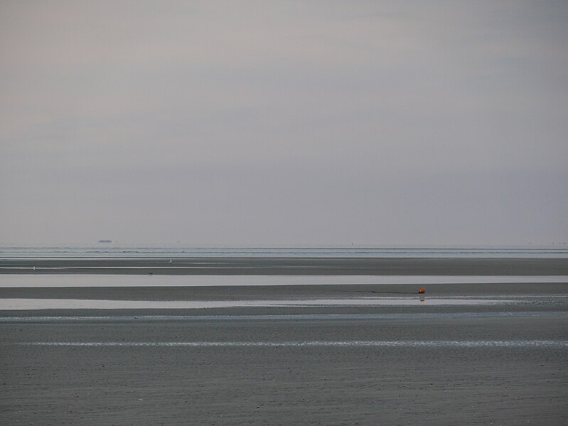 File:Nordfriesisches Wattenmeer - Blick von Amrum Richtung Sylt 1.JPG