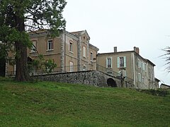 Façade nord (côté vallée) du château de la Périvoye.