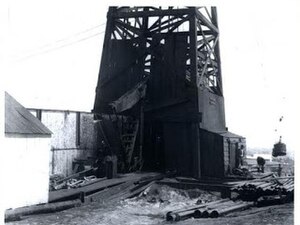 Oil well no1 signalhill1921.jpg