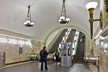 Метро в октябрьском. Октябрьская (станция метро, Кольцевая линия). Станция Октябрьская кольцевой линии. Метро Октябрьская Москва Кольцевая. Станция метро Октябрьская Кольцевая.