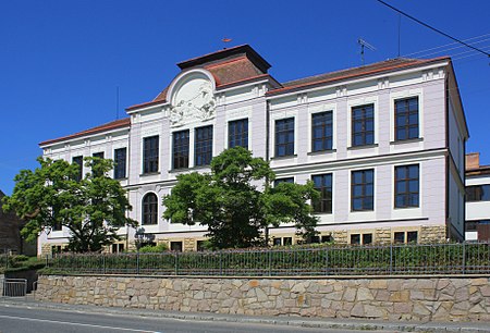 Osík, elementary school