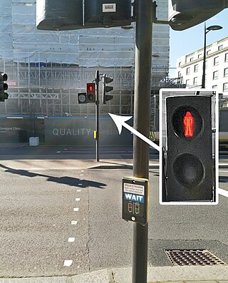 <span class="mw-page-title-main">Pelican crossing</span> Type of pedestrian crossing