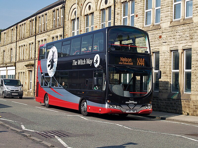 File:Pendle Travel Limited 2755 PJ05 ZWB Jane Bulcock.jpg