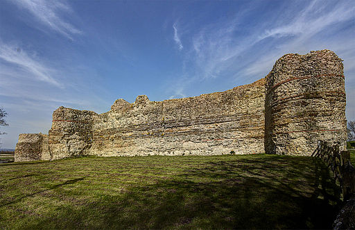 512px-Pevensey_Castle_west_wall.jpg (512×331)