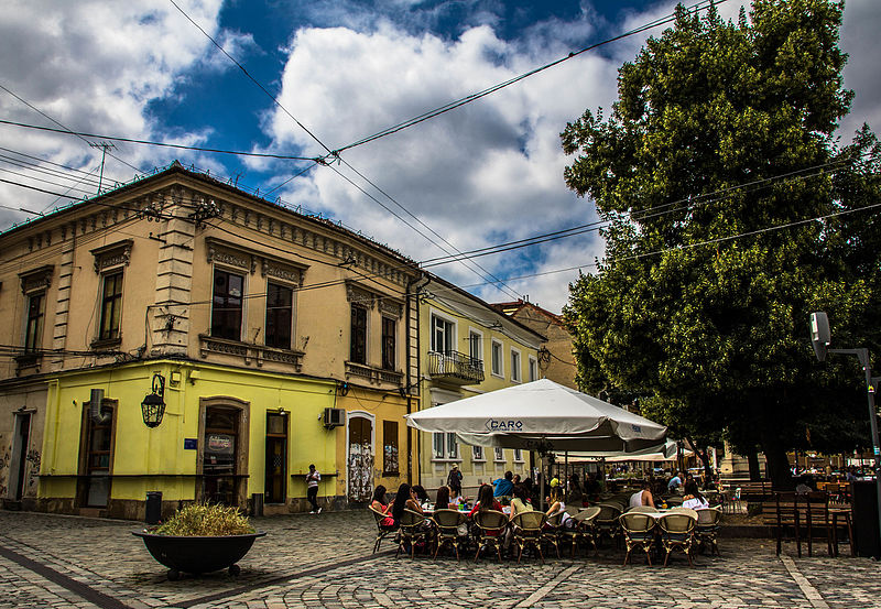 File:Piata muzeului Cluj Napoca.jpg