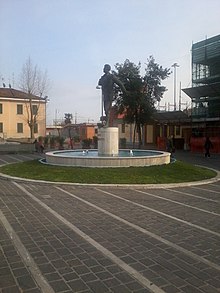 Il monumento a Salvo d'Acquisto, cuore del quartiere della Stazione
