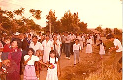 Peresmian sebuah gulungan Taurat di Mlilot di tahun 1980-an