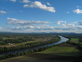 Pohled z hory Sugarloaf poblíž South Deerfield na údolí Pioneer a řeku Connecticut