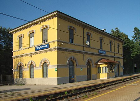 Tập_tin:Pizzighettone_-_stazione_ferroviaria_-_lato_binari.jpg