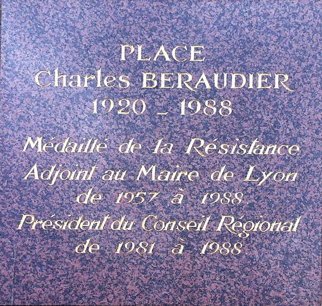 File:Plaque Place Charles Béraudier, Part-Dieu Lyon.JPG