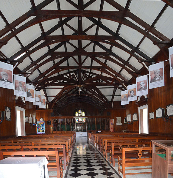 File:Port Louis, St. James Cathedral, interieur.jpg