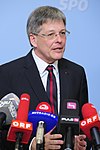 Pressekonferenz Wohnen leistbar machen (8612434891) .jpg