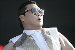 Psy (8540619115).jpg