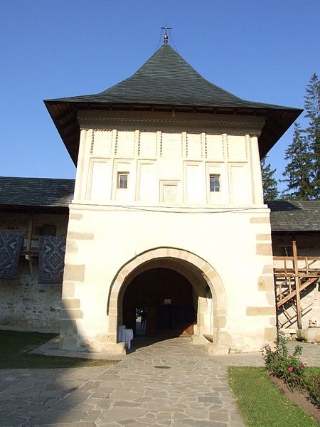 File:Putna gate.jpg