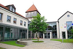 Rathaus der Gemeinde Putzbrunn, Landkreis München, Regierungsbezirk Oberbayern, Bayern.
