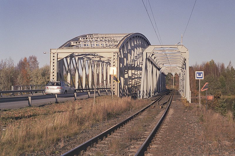 File:Rautasilta bridge in Oulu Oct2008 002.jpg