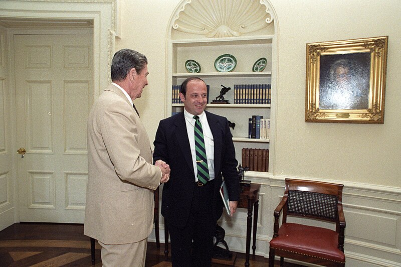 File:Reagan’s meeting with Oleg Gordievsky in the Oval Office (03).jpg