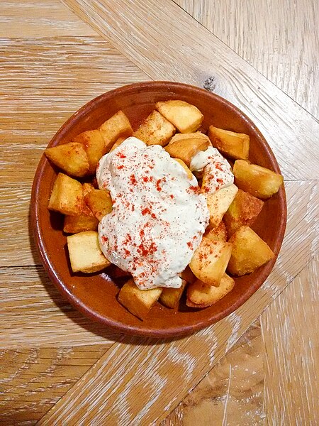 File:Restaurante Herbamare - Patatas Bravas.jpg