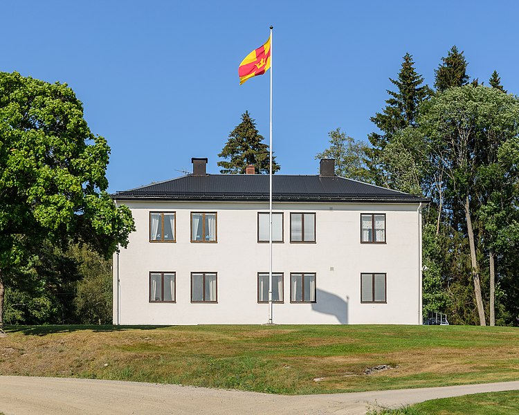 File:Rogsta kyrka July 2014 03.jpg