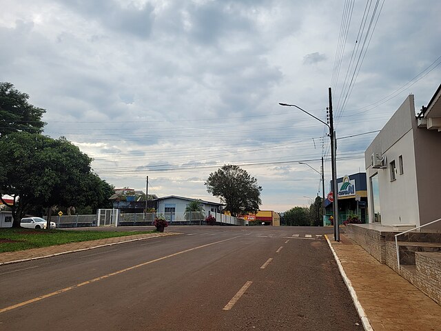 R. Maurício Cardoso, esquina com R. Santos Dumont, principais vias públicas de Belmonte