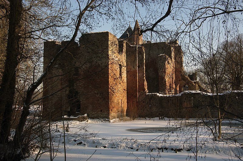 File:Ruine van Kasteel Brederode 07.jpg