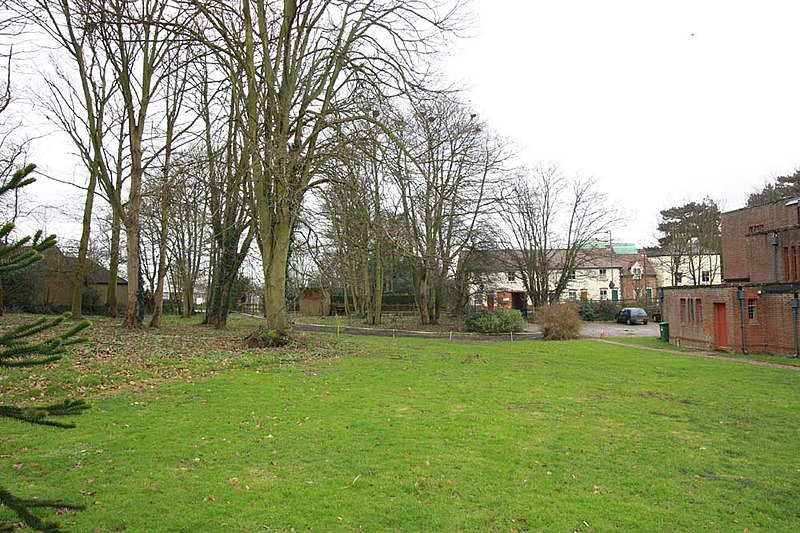 File:Sacred Heart Church, North Walsham - Churchyard - geograph.org.uk - 1713077.jpg