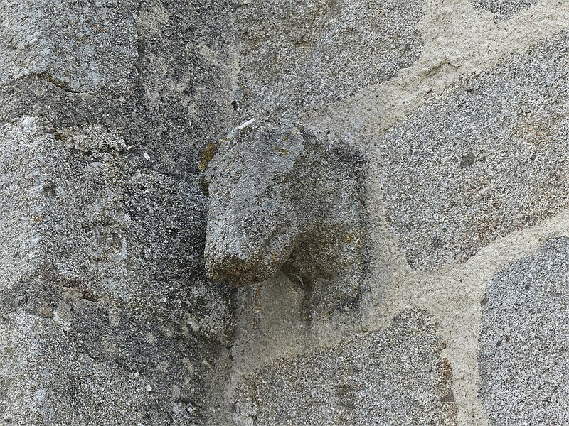 File:Saint-Chabrais église corbeau.jpg