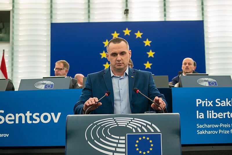 File:Sakharov Prize 2018 laureate Oleg Sentsov receives his award (49127546092).jpg