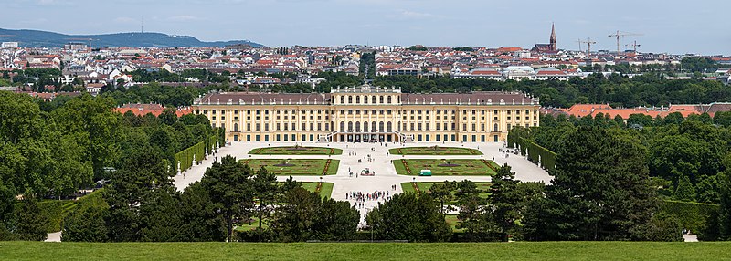 File:Schloss Schönbrunn Wien 2014.jpg