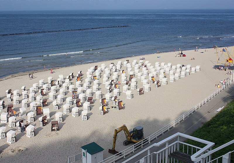 File:Sellin, der Hauptstrand.jpg