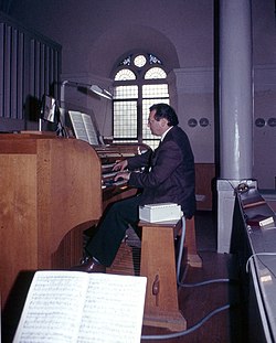 Sieglar-10-St. Johannes-Empore-Organist-1985-gje.jpg