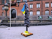 The sculpture Pillar of Shame by Danish artist Jens Galschiot on the City Hall Square in Copenhagen Skamstotte-skulptur pa Radhuspladsen i Kobenhavn.jpg