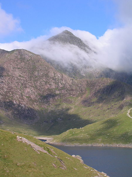 File:Snowdon from Llyn Llydaw.jpg