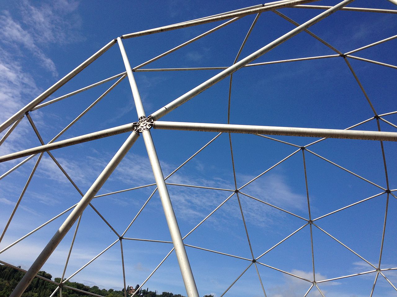 Cupola geodetica, tenda con passerella in legno, sala eventi, sala  esposizioni cupola, architetto Richard Buckminster Fuller, Vitra Campus,  Vitra Design Museum, We Foto stock - Alamy
